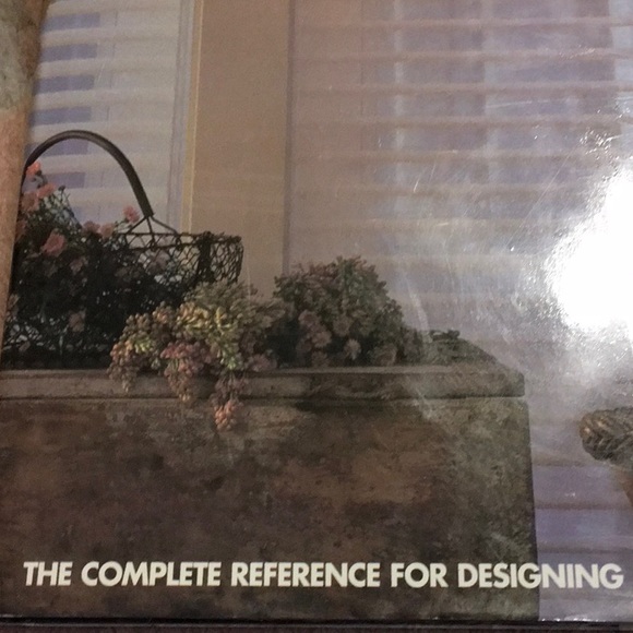NWT, HUNTER DOUGLAS GUIDE WINDOW DECORATING 2nd Edition Hardcover - Picture 3 of 4